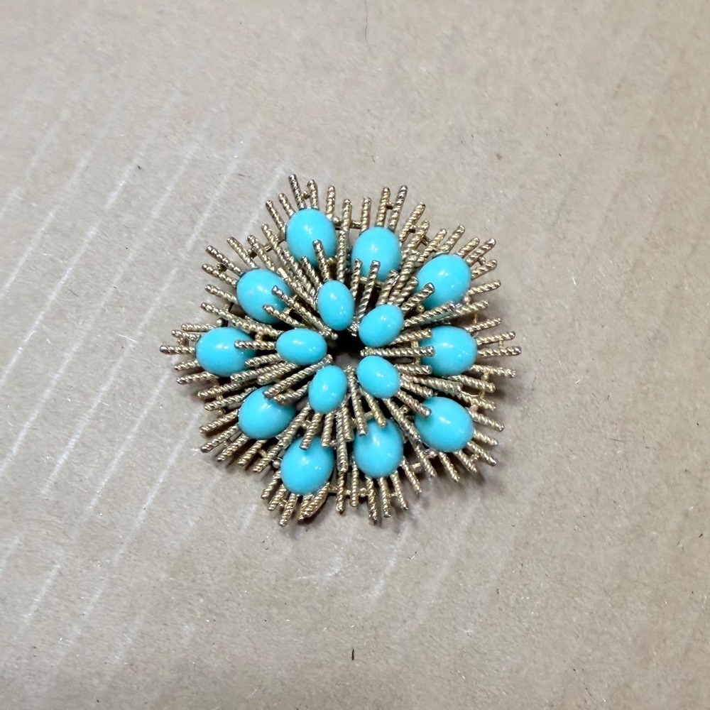 Avon Brooch Womens OS Vintage Starburst Turquoise Blue Cabochon Gold Tone Pin